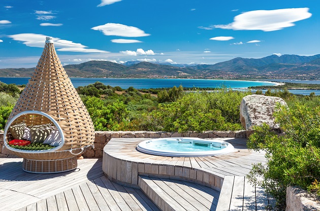 Vacanze. Vip e milionari scelgono la Sardegna