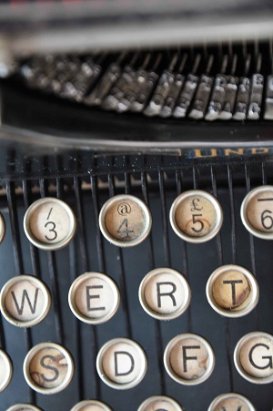 Antiche e recenti tecnologie. La @ sulla tastiera di fine 800