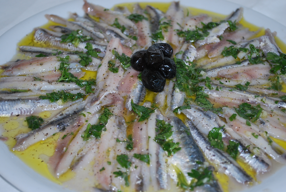 Consumare il pesce crudo
