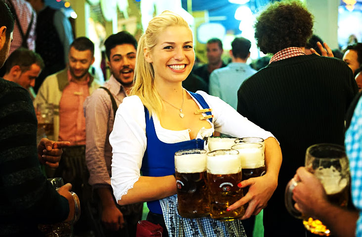 Monaco: al via Oktoberfest, spillato il primo boccale di birra
