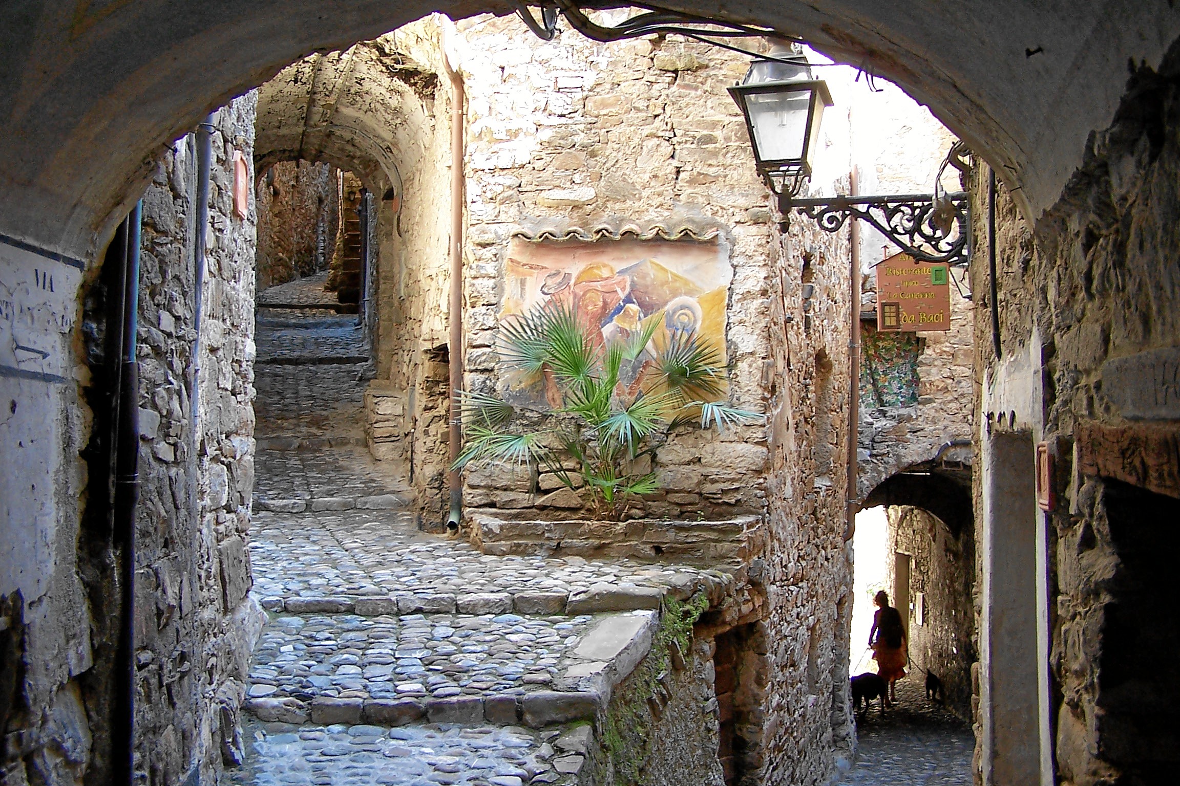Borghi di Liguria.  Apricale, la bellezza del medioevo