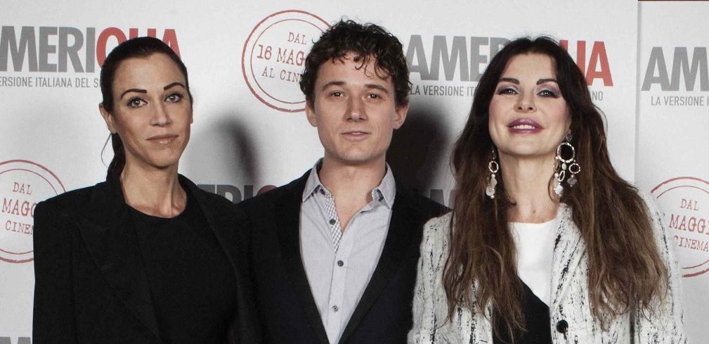 Sul red carpet del film Ameriqua Federica Torti, Bobby Kennedy ed Alba Parietti