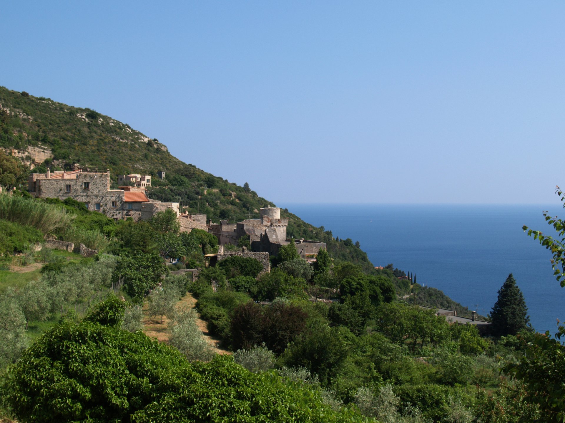 Borghi di Liguria. A Borgio Verezzi, tra saraceni e grotte paleolitiche