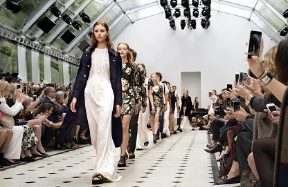 Burberry, da settembre due sfilate l’anno