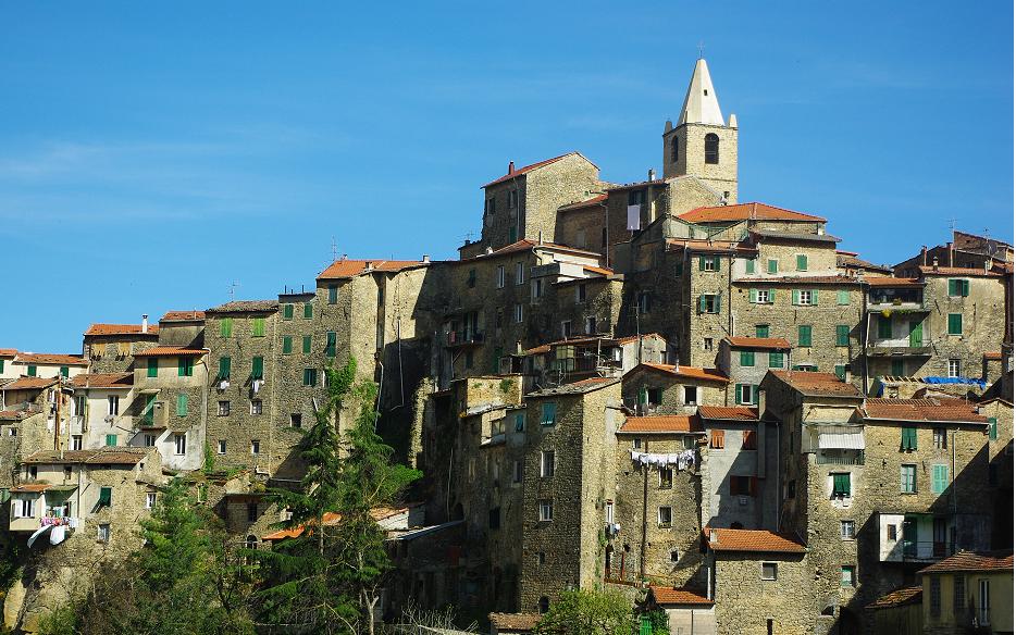 Borghi di Liguria. Nel Medioevo di Ceriana: boschi silenziosi e sagre musicali