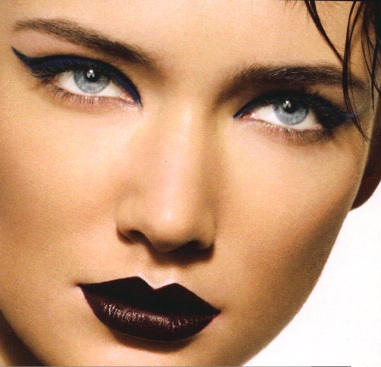 Posso indossare labbra scure e smoky eyes?