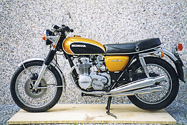 Moto storiche. La Milano-Taranto sbarca a Vaglio di Basilicata