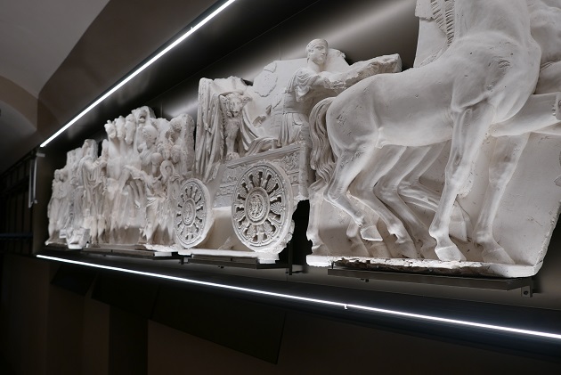 Castello di Racconigi: torna a “splendere” il monumentale fregio Palagiano