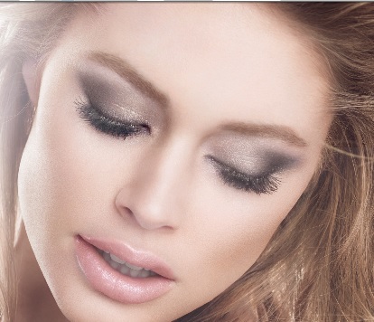 Luce, luce e ancora luce: è questa la parola d’ordine del make-up di questo autunno