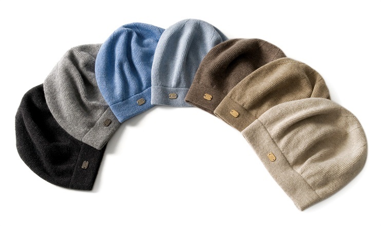 LUISA SPAGNOLI. Cappellini in beneficenza