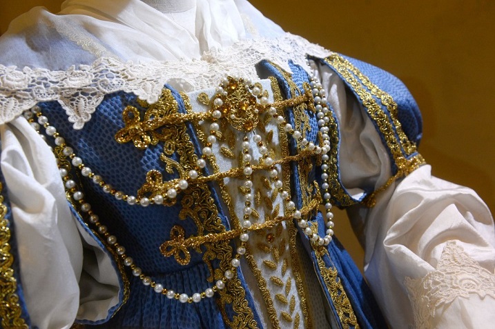 Inaugurato a Brescia la mostra dei costumi delle eroine di Verdi e Puccini