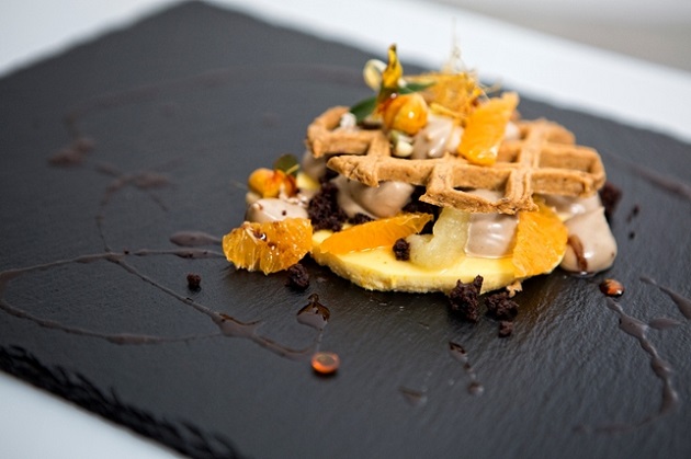 Mousse alla zucca e mandarini, frolla di grano antico, cremoso alla nocciola e cioccolato alla salvia