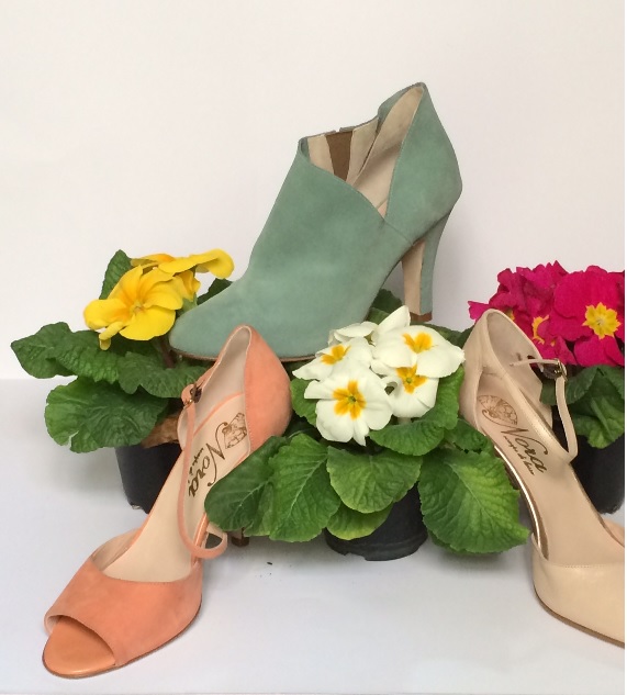 Nora. Colori pastello per i modelli cult della collezione p/e 2014