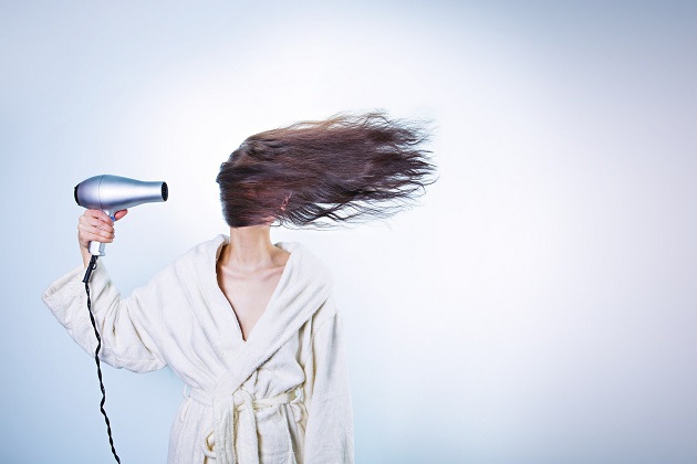 Smart working e video call: come “fingere” di avere i capelli sempre in ordine