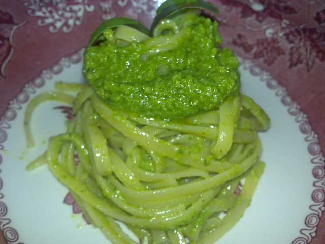 Cucina ligure. Tagliolini al pesto