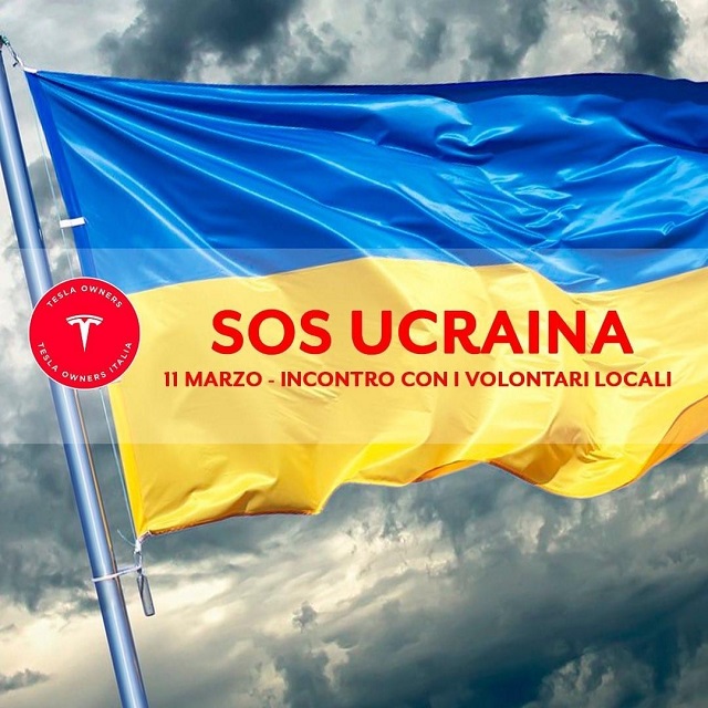 Un convoglio di Tesla in partenza per l’Ucraina