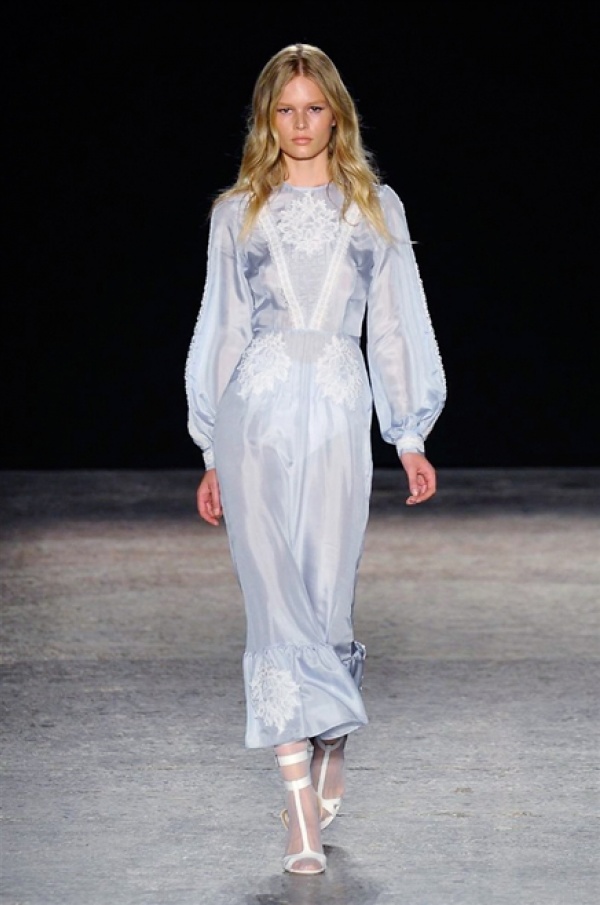 MFW. Così Francesco Scognamiglio definisce la nuova collezione dedicata alla prossima primavera estate