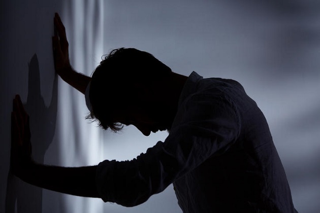 Lo psicoterapeuta ci spiega come superare i momenti no, prima di arrivare alla depressione
