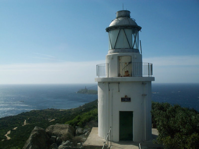 Il faro di Capo Carbonara: tra storia e leggenda