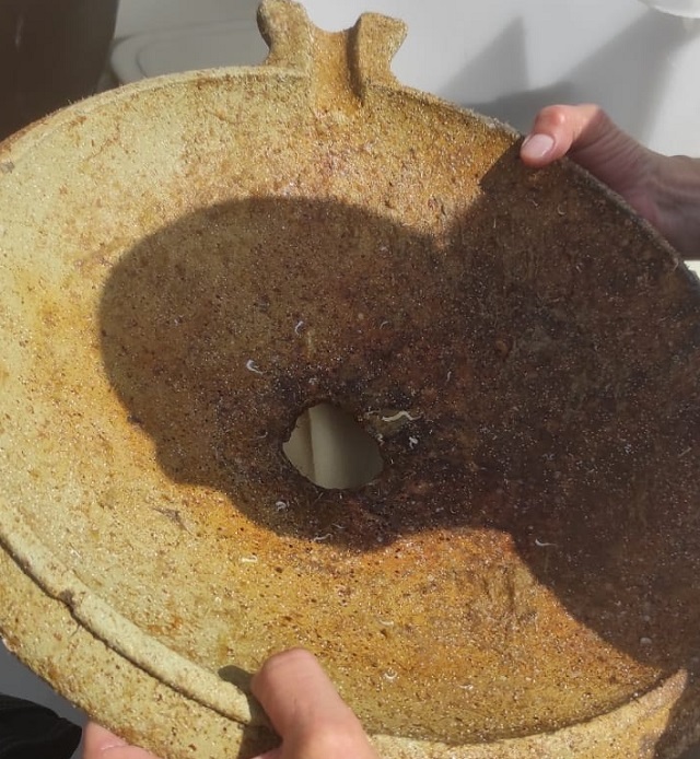 Antico bacile in ceramica recuperata nelle acque di San Vito Lo Capo