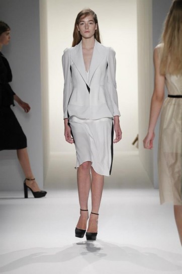 Le donne vogliono il tailleur