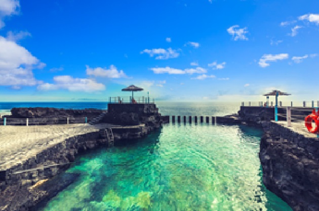 Le piscine naturali da sogno delle Canarie dove si nuota tutto l’anno