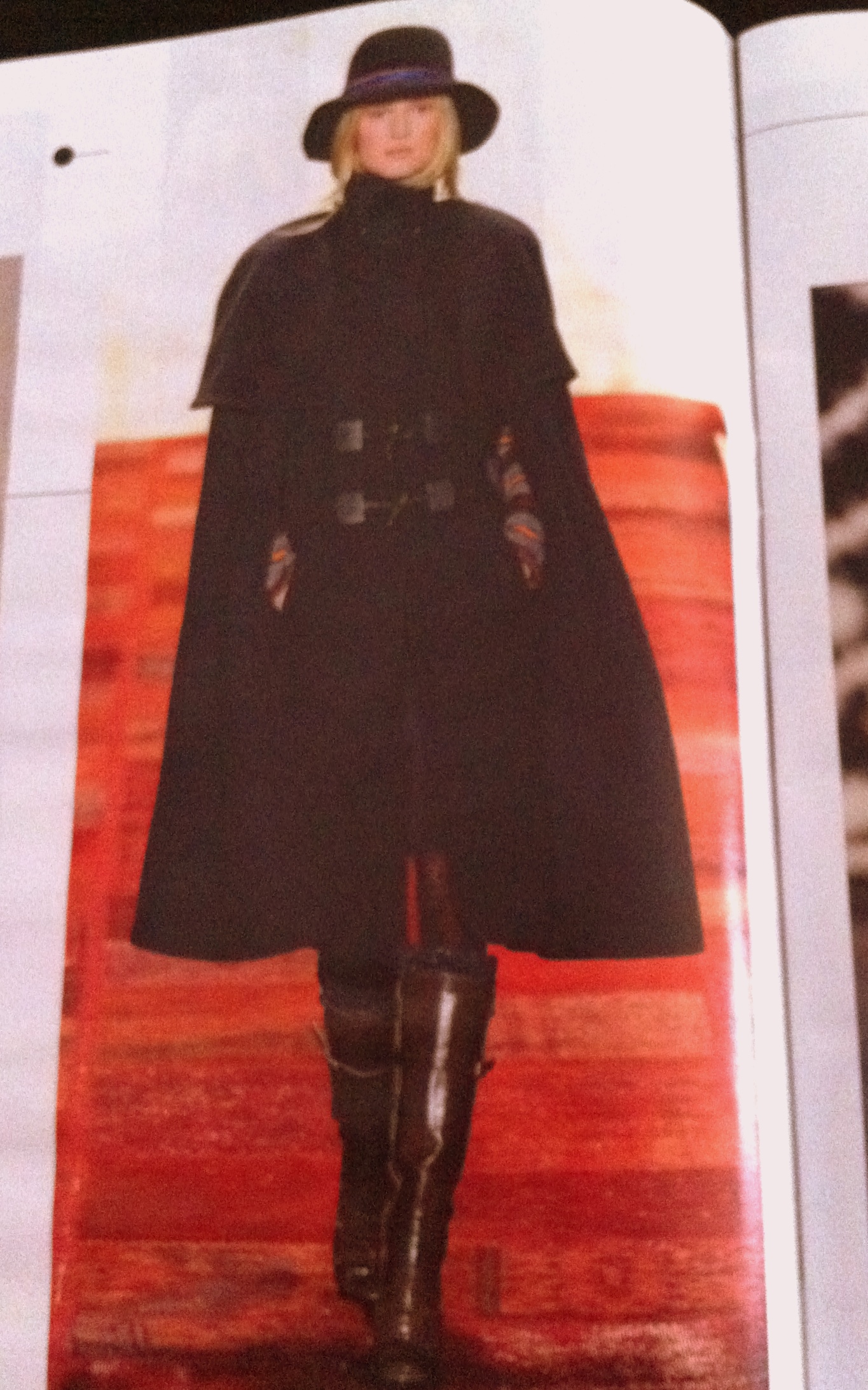 Cappe, cappotti e variazioni sul tema.