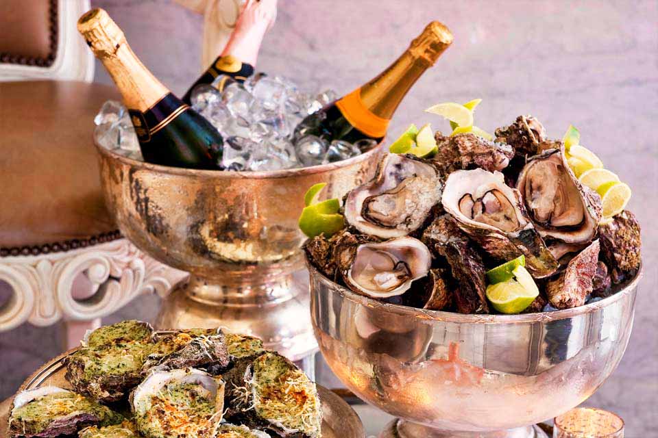 Natale: il 68% dei francesi non bada a spese e porta in tavola ostriche, foie gras e champagne