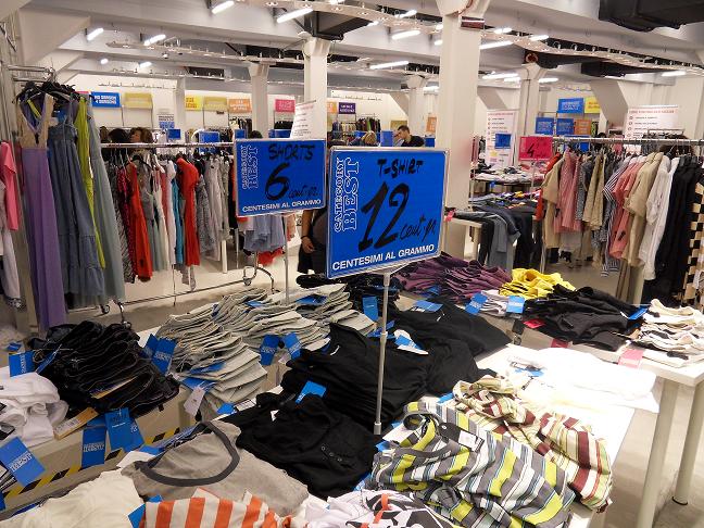 A Milano la moda ora si compra a peso