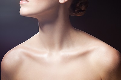 Collo e décolleté, mettiamoli in mostra. I rimedi per mantenerli sempre giovani