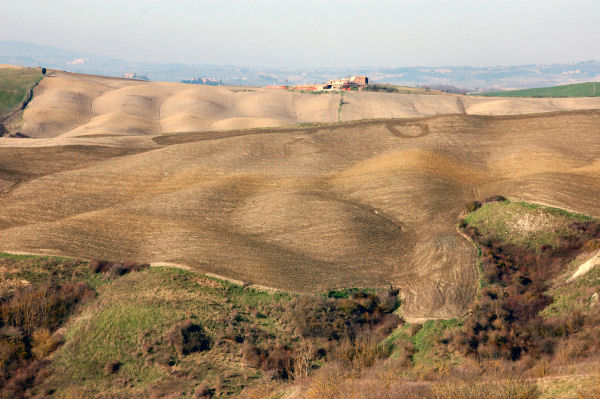 Appunti di viaggio: il magico territorio “lunare” delle Crete Senesi.