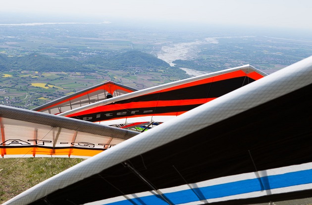 L’Europa in deltaplano vola nei cieli del Friuli