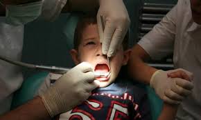 Bambini e dentista, la fobia del dentista inizia da piccoli