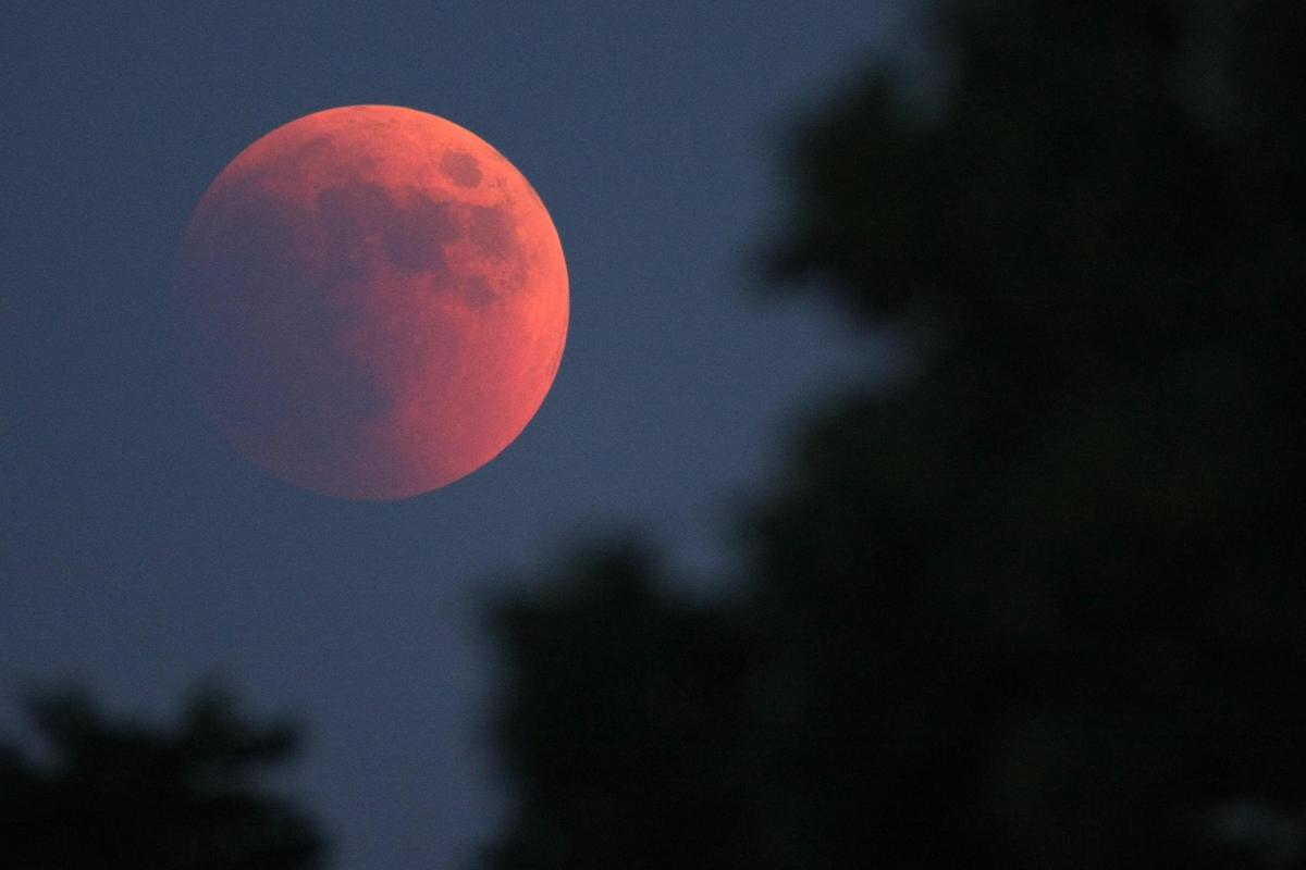 Luna rossa questa notte per eclissi totale, per Italia sarà quasi all’alba