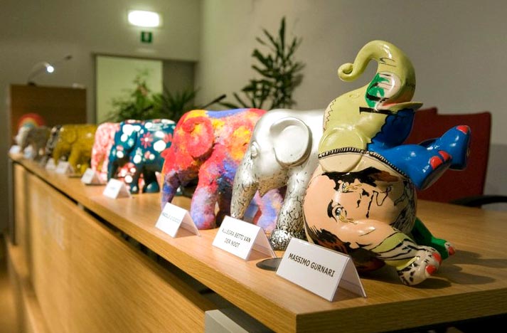 Milanesi appassionati per l’«Elephant Parade»