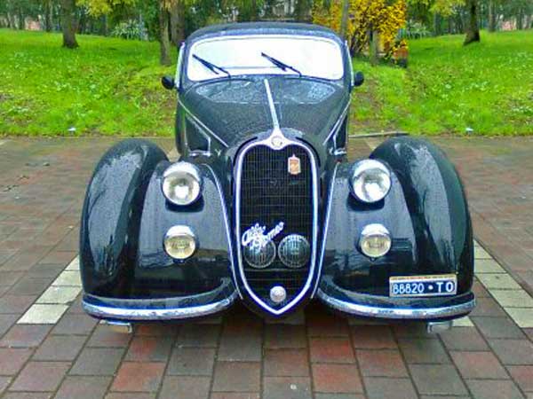 Onore alla Regina, la più bella tra le auto d’epoca