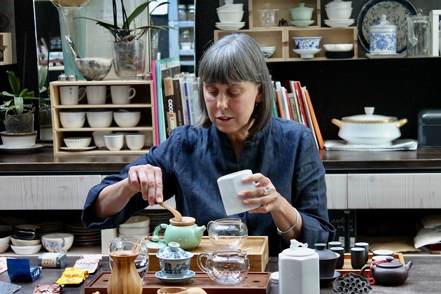 A Venezia la sommelier del tè Gabriella Scarpa insegna una cerimonia fatta di gesti e di lentezza