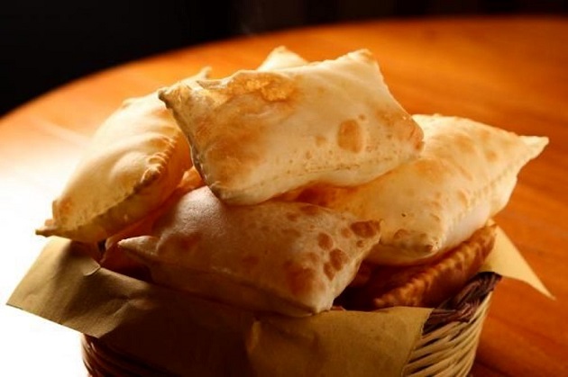 La tavola dell’allegria. Gnocchini o Chisolini, un carosello di salumi e un bicchiere di buon vino
