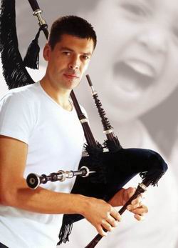 Le cornamuse asturiane di Hevia inaugurano il Padova World Music Festival al Castello Carrarese di Padova