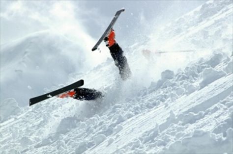 Sci: rischio fratture aumenta con sci carver e scarsa preparazione atletica