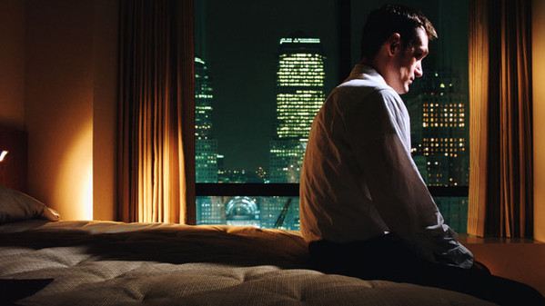 Cambio di stagione e insonnia: i 10 segnali che indicano che dormi troppo poco