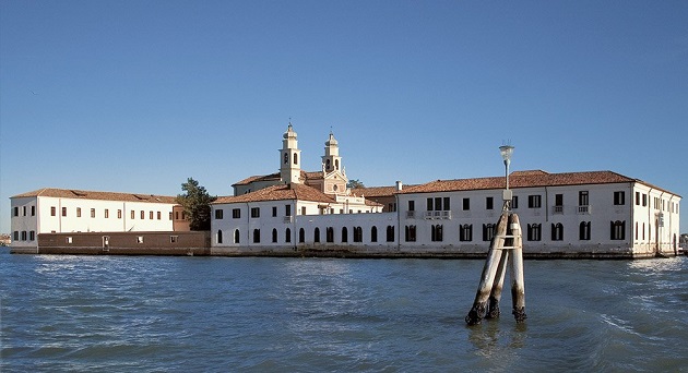 La Biennale nascosta, da scoprire tra le isole, in motoscafo come le star di Hollywood