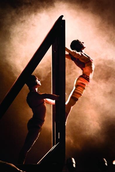 Kataklò Athletic Dance Theatre in Love Machines