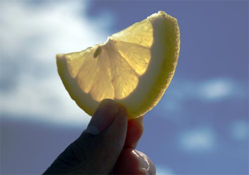 Come mantenere una pelle luminosa non spendendo cifre astronomiche. Qualche consiglio.
