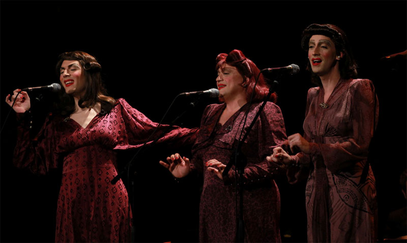 LE SORELLE MARINETTI in  “NON CE NE IMPORTA NIENTE”