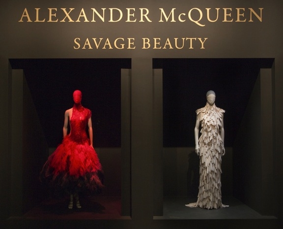 McQueen consacrato al Metropolitan Museum, con un tocco di made in italy.