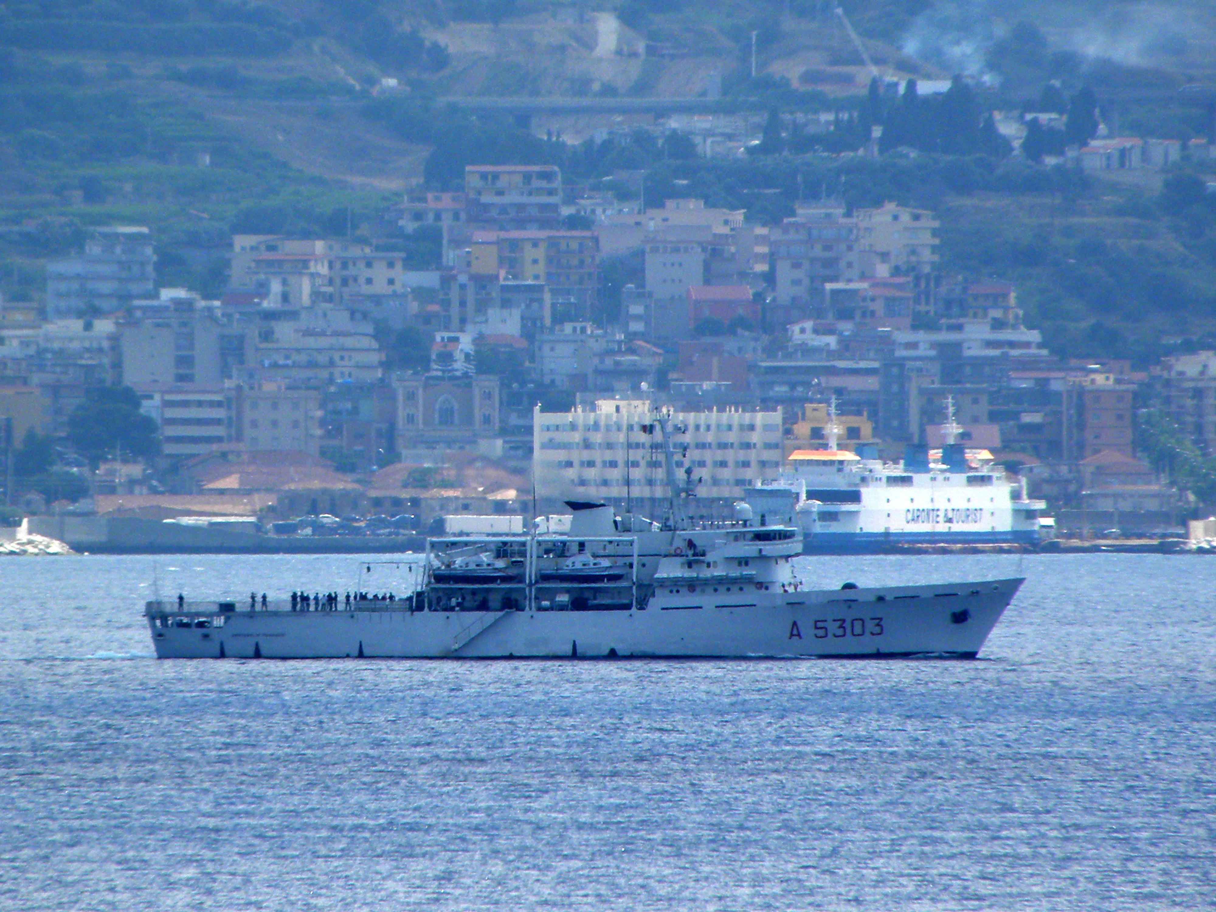 Marina militare: “plastic busters” su nave  Magnaghi lungo la rotta dei cetacei