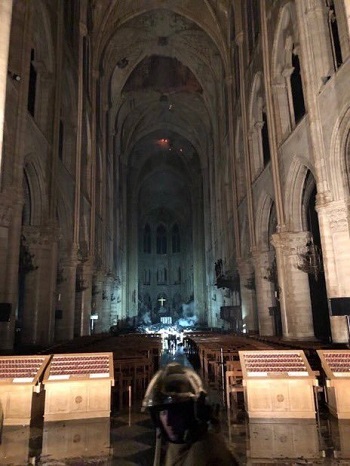Il fuoco a Notre-Dame distrugge la storia e la Bellezza