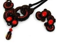 Opium.  Rosso piccante per accendere il fascino femminile