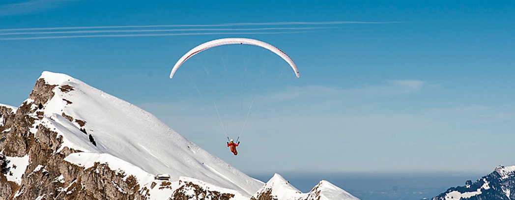Tre brasiliani segnano un nuovo record mondiale di distanza di volo in parapendio